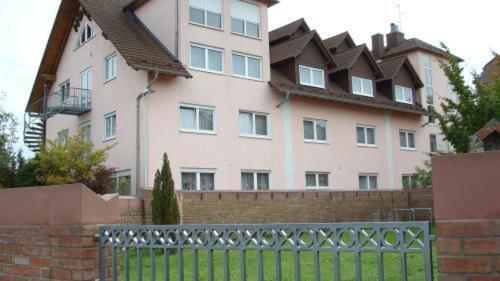 Hotel Zur Eisenbahn Rodgau Dış mekan fotoğraf